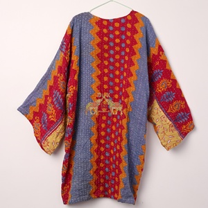 Main Bloc Vintage Inspiré Matelassé Kantha Kimono boho robes vintage kantha veste kantha kimono vêtements de plage vêtements pour femmes - Product Image 2