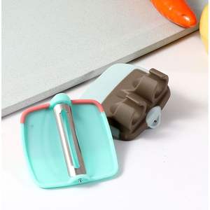 Pelador de Verduras y Frutas Multifuncional de Acero Inoxidable, Cuchillo Creativo para Cocina, Modelo XR9058 Yangjiang - Product Image 5