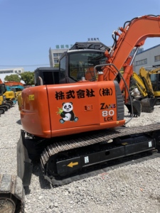 Excavatrices Hitachi ZX80 d'occasion de haute qualité, 8 tonnes, sur chenilles, importées du Japon, avec accessoire de pince, attache rapide et brise-roche - Product Image 5