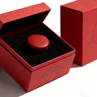 GoTop Vente en gros Boîtes rigides en papier d'art rouge clair de luxe avec logo personnalisé en relief, utilisées pour l'emballage de parfums de voiture
