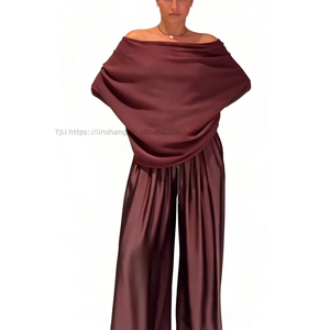 Ensemble 2 pièces haut épaules dénudées et pantalon large pour femme - Tenue élégante et formelle en satin - Product Image 2