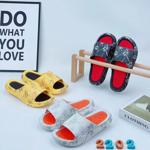 Claquetttes Chappal Originales Classiques Personnalisées en Plastique pour Homme Chaussures Sandales Pantoufles à Claquettes pour Garçon - Product Image 2