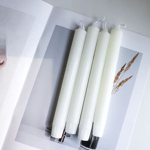 Vente en gros de bougies blanches de 10 pouces avec des lignes verticales pour la décoration de la maison/restaurant Noël Diwali Occasions en cire de paraffine - Product Image 1