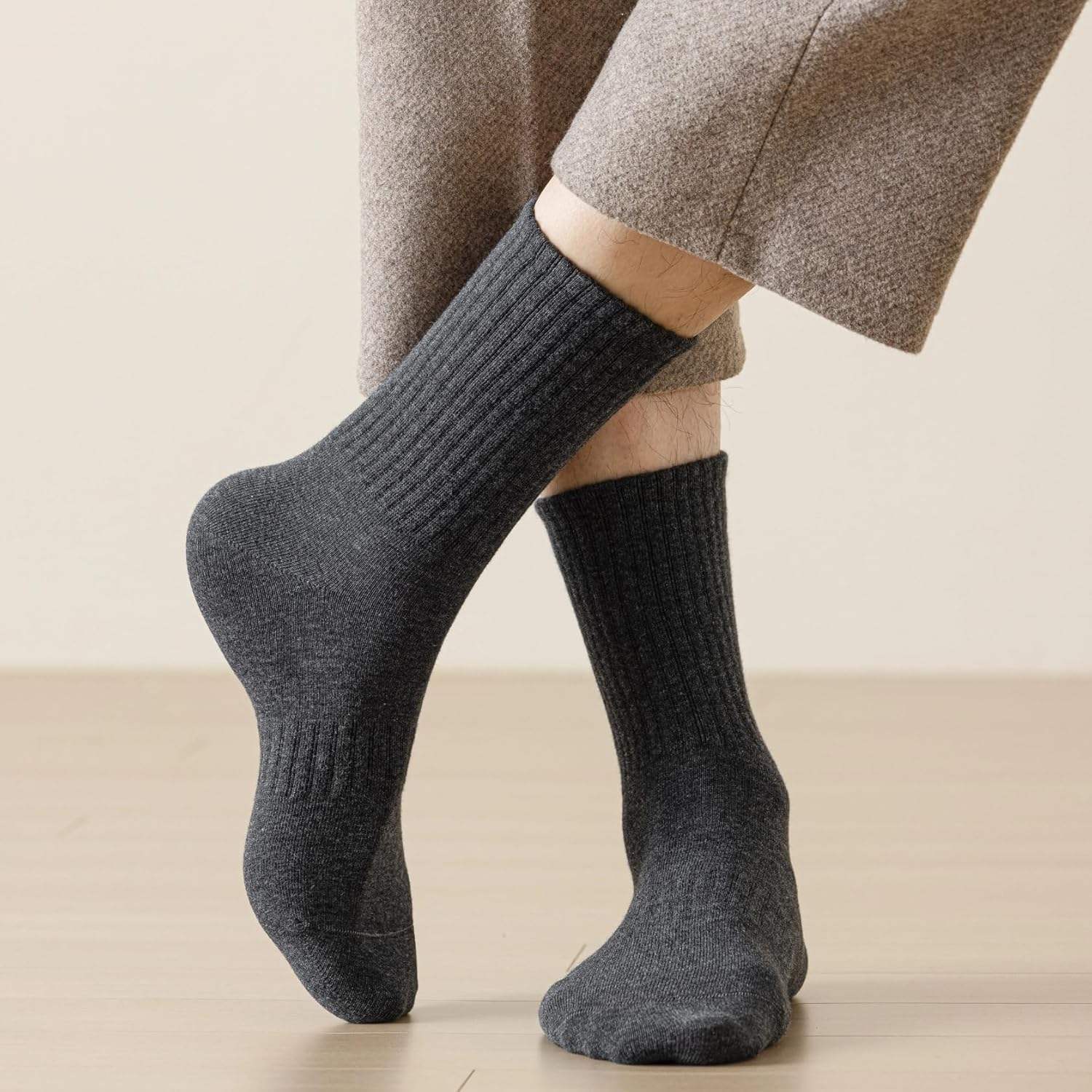 Anti-Bacterial Knitted Spandex/Polyester/Cotton Solid Autumn Casual Mens Crew Socks with Body Logo Size 9-13