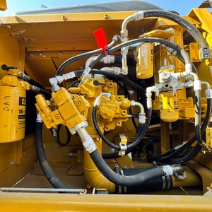 รถขุดตีนตะขาบ CAT330D2L มือสอง คุณภาพสูง ผลิตในญี่ปุ่น ยี่ห้อ Caterpillar ขนาด 30 ตัน พร้อมเครื่องยนต์ เกียร์ ปั๊ม กำลัง 156 กิโลวัตต์ บุ้งกี๋ขนาด 1.54 เมตร - Product Image 4