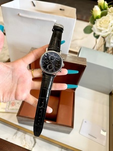 Reloj Cronógrafo para Hombre con Esfera Negra y Correa de Cuero con Patrón de Cocodrilo Negro para Uso Formal e Informal - Product Image 2