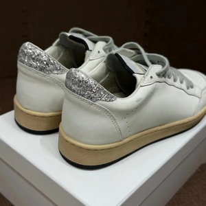 Zapatillas de Diseño GGBD 2026 de Cuero Genuino de Ganso Blanco, Antideslizantes y Cómodas, Estilo Skateboard, Doradas con Efecto Desgastado - Product Image 5