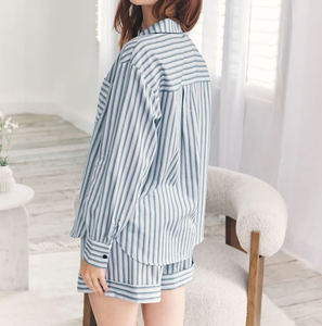 Vente en gros de pyjamas personnalisés pour femmes, ensemble 2 pièces, short et haut rayé décontracté et ample - Product Image 2