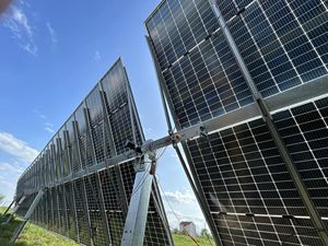 Système de suivi solaire multifonctionnel à axe unique pour panneaux photovoltaïques – Suiveur solaire intelligent à axe unique, portrait/horizontal - Product Image 5