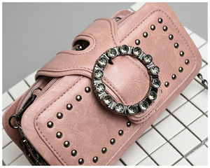 Borsa a tracolla quadrata Vintage di lusso in pelle sintetica con diamanti alla moda in stile Y2K borsa con rivetti neri - Product Image 6