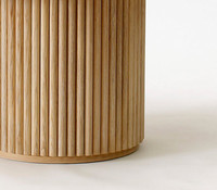 Table à manger ovale en bois massif de style farmhouse, base cylindrique cannelée, design durable pour la maison et l'hôtellerie, tailles 1,6m-2,4m