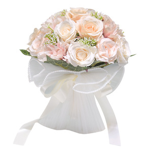 Bouquet de fleurs en plastique de style forêt de roses de mariage pour les mariées à tenir pendant l'enregistrement, un accessoire pour les séances photo. - Product Image 1