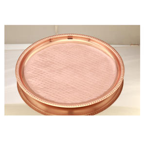 Élégant plateau de service de luxe en cuivre martelé Design moderne en bois pour la restauration et la maison pour la décoration de table en vente! - Product Image 1