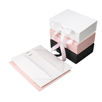 Emballage plat écologique de marque personnalisée, boîte cadeau pour soins de la peau, poignée d'emballage cosmétique magnétique pliable avec logo UV et utilisation rigide pour chaussettes