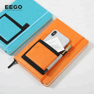Producto de papelería estampado en caliente A5 Oem personalizado cubierta de cuero de imitación cuaderno diario con bolsillo de marcapáginas - Product Image 4
