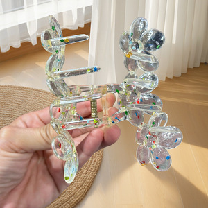 Nouvelle conception créative en résine plastique, grande pince à cheveux à 3 fleurs pour femmes, pince à cheveux florale estivale douce à dégradé de couleurs - Product Image 3