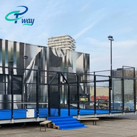 Plateforme de padel flottante modulaire en acier surélevée avec système de piétement réglable en hauteur