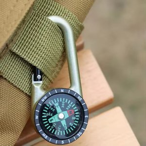 Mosquetón Ligero con Brújula, Accesorio Duradero de Aleación para Llavero con Dial Líquido para Senderismo y Camping al Aire Libre - Product Image 4