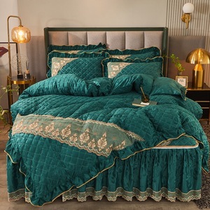 Ensemble <span class=keywords><strong>de</strong></span> literie <span class=keywords><strong>de</strong></span> chambre à coucher 4 pièces <span class=keywords><strong>de</strong></span> style europé<span class=keywords><strong>en</strong></span> <span class=keywords><strong>en</strong></span> velours vert <span class=keywords><strong>flanelle</strong></span> avec jupe <span class=keywords><strong>de</strong></span> <span class=keywords><strong>lit</strong></span> amovible, drap-housse, drap plat et broderie <span class=keywords><strong>de</strong></span> dentelle personnalisée - Product Image 1