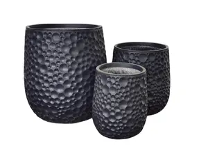 Vaso com estrias bege para jardim