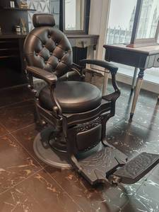 Sillón de Barbería Hidráulico Reclinable de Cuero para Peluquería, Estilo Retro de Lujo DM, Muebles para Barbería - Product Image 3