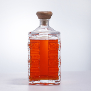 Bouteilles en verre carrées personnalisées par des designers avec bouchon en liège et motifs exquis pour les vins <span class=keywords><strong>de</strong></span> fruits, les liqueurs, le whisky, la tequila - Product Image 1