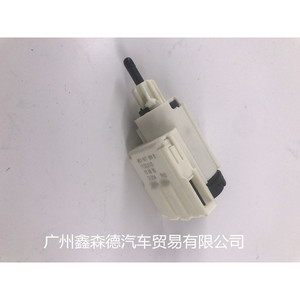 Interruptor de embrague Volkswagen 8E0927189S para Bora Golf Passat B5 Jetta - Product Image 2