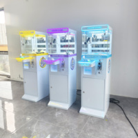 Vente flash : Petite machine à griffes en plastique, machine à griffes miniature à pièces, centre de jeux, avec armoire en bois