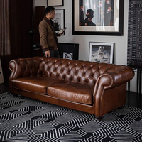 Canapé Chesterfield vintage trois places en cuir ciré, adapté aux salons, hôtels, salons de cigares et cafés, sur mesure