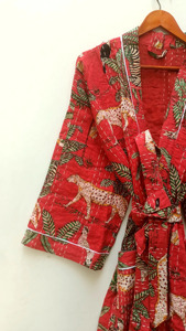 Kimono en coton à imprimé floral, col en V, broderie à la main, manches 3/4, réversible et imperméable, ceinture à nouer à la taille et deux poches avant - Product Image 4