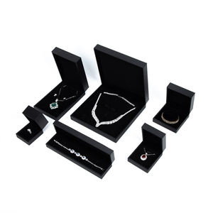 Caja de Regalo de Joyería de Cuero PU Negro Personalizada Zebo para Anillos y Collares - Modelo J70, Diseño Liso, OEM/ODM Disponible - Product Image 2