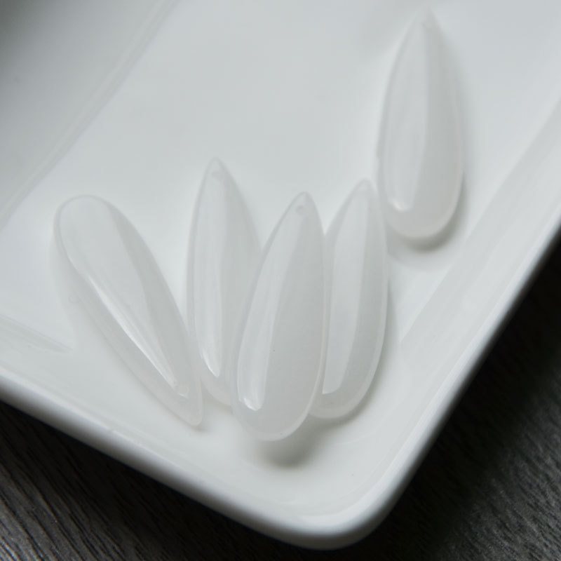 Un objet en jade blanc sélectionné au hasard.
