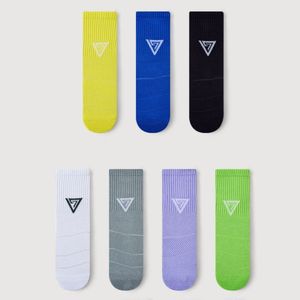 Chaussettes de sport personnalisées de haute qualité pour hommes, chaussettes de course en coton peigné, chaussettes athlétiques mi-mollet, fabricant de chaussettes personnalisables - Product Image 5