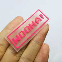 Étiquettes en caoutchouc PVC souple avec logo en relief transparent lavable personnalisé à coudre pour sac ou vêtement