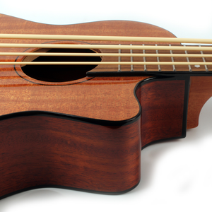 Ukelele UBass de Forma Especial con Cutaway y Acabado Brillante - Product Image 6