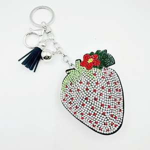 Porte-clés lumineux en forme de fraise avec diamants, tendance, brillant, avec pampille en cristal, accessoire de sac, cadeau pour femme - Product Image 6