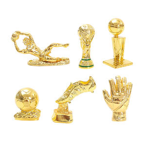 Mini trophée <span class=keywords><strong>de</strong></span> football en alliage <span class=keywords><strong>de</strong></span> zinc 3D moulé sous pression, porte-clés pour le <span class=keywords><strong>ballon</strong></span> d'or, le <span class=keywords><strong>ballon</strong></span> d'or, le Nouvel An - Product Image 2