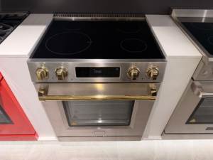 Cocina de Inducción Independiente de 30 Pulgadas con Horno de Convección y Freidora de Aire, Cocina Eléctrica de 4 Elementos de Inducción, Pantalla LED para Uso Doméstico - Product Image 3