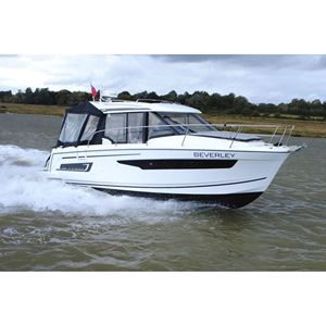 Jeanneau Merry Beverley 895, Lancha de Lujo para Pesca y Patrullaje, Casco de Fibra de Vidrio y Acero, Modelo 2024, Motor de Gasolina, 2+4 Camarotes - Product Image 6