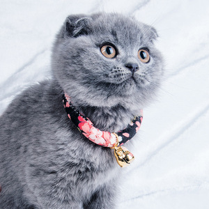 Adorable <span class=keywords><strong>collar</strong></span> de gato de Navidad con campana de la suerte estilo japonés hecho a mano estampado <span class=keywords><strong>Collar</strong></span> gatitos Halloween Navidad, etc. - Product Image 1