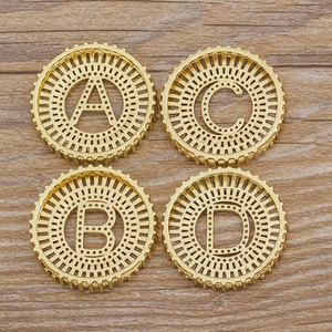 2025 패션 크리스탈 큐빅 지르코니아 라운드 쉐입 목걸이 금도금 이니셜 레터 펜던트 주얼리 체인 목걸이 여성용 - Product Image 4