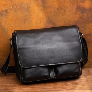 Zaino Medio Vintage in Vera <span class=keywords><strong>Pelle</strong></span> Lavorata a Mano con Effetto Sfumato, Borsa a Tracolla Messenger per <span class=keywords><strong>Uomo</strong></span> - Product Image 3