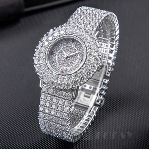 <span class=keywords><strong>Montre</strong></span> en cristal de zircon pour femmes avec logo personnalisable Cadran étincelant Mouvement à quartz Bijoux de mode Montres pour femmes - Product Image 6