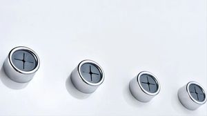 Support mural adhésif rond pour serviettes de salle de bain et torchons de cuisine, finition chromée et installation facile – Vente en gros - Product Image 5