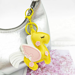 Elegante Portachiavi con Charm Volante, Graziosa Figura di Pegaso, Portachiavi Unicorno Fatto a Mano <span class=keywords><strong>in</strong></span> Pelle PU per Regali - Product Image 2