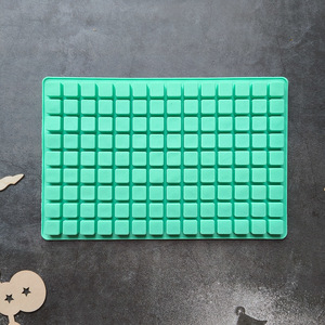 Moule à gâteau en silicone écologique à 126 cavités mini carrées avec logo personnalisé, pour bonbons, glaçons, chocolat, gelée, qualité alimentaire - Product Image 6