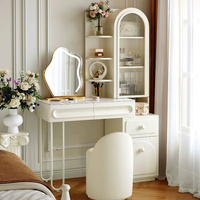 Table de maquillage minimaliste de style français, avec armoire haute en verre trempé à arche incurvée, étagère ouverte multi-niveaux et tiroir