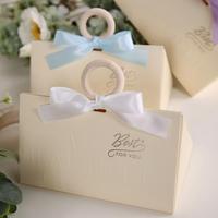 Boîte cadeau élégante en papier gaufré avec poignée anneau et ruban en satin, boîte personnalisée avec logo pour les cadeaux de mariage