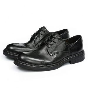 Chaussures pour hommes luxueuses et élégantes à lacets, avec une combinaison de couleurs bleu et marron, dans un style italien, design de chaussures habillées Oxford. - Product Image 1