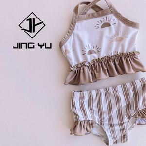 ชุดว่ายน้ำคุณภาพสูง ลายพิมพ์ชายหาด แต่งระบาย สองด้าน รับผลิตตามแบบ OEM ชุดบิกินี่ไนลอนสำหรับเด็กผู้หญิง - Product Image 5